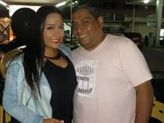 Sexy gorda casada tuvo sexo con su amante a cuatro patas en la bañera del motel mientras su cornudo lo filmaba