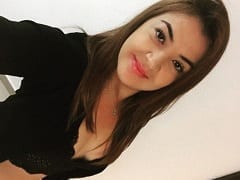 Mujer Traviesa Acostada De Lado Siendo Masturbada Por El Cliente Mientras Le Rompe El Culo Caliente
