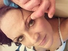 Corona Muy Traviesa Se Pone Cachonda Jugando Con Un Consolador En El Coño Y Graba Un Vídeo Casero De Masturbación