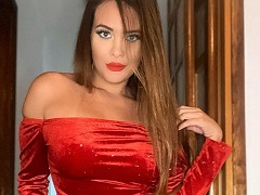 Se desnuda mostrando sus deliciosas tetas