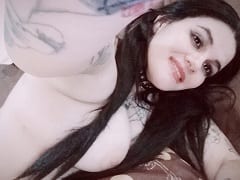 La amateur casada Grabó un vídeo selfie masturbándose el xerecanon y se lo envió a su marido que estaba trabajando