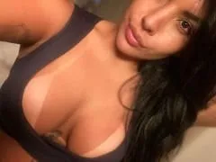 La influencer más traviesa de Instagram en un nuevo directo mostrando su cuerpo desnudo para Pk Delas