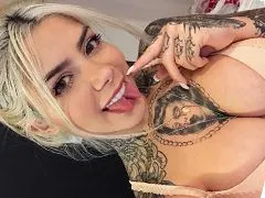 El famoso de Instagram se muestra desnudo en vídeos