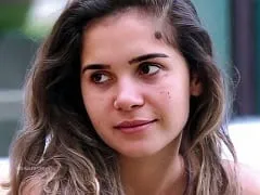 Abogada sexy, volvió a pagar por unas tetas mientras se ajustaba la blusa y la gente grababa la escena
