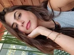 La musa del programa que es una ex Panicat volvió a enseñar sus pechos poniéndose una blusa