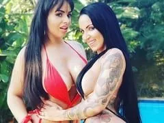 Chupa el delicioso coño de Angel Lima en la bañera en una grabación porno lésbica