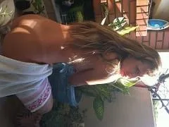 Espectacular chupando Su Espalda Desnuda, Chupando La Polla Y Luego Exprimiéndola Caliente