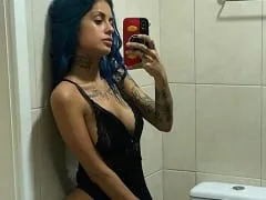 el bombón de pelo azul hizo una coreografía de su nueva canción Embrazadinha y giró su maravilloso trasero con gran talento