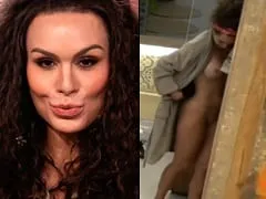 El bombón ya había aparecido pagando tetas y esta vez de una manera
