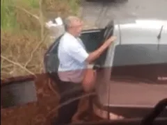Brasileño amateur Flagra de Tiozão Comer caliente traviesa chica de día en coche en Murumbi – SP