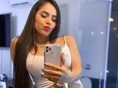 Esta nena caliente rodando su maravilloso culo, haciendo ejercicio y mostrando su lencería.