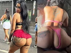Cuatro patas con las bragas a un lado