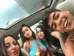 El famoso cantante de funk grabó un vídeo follándose a tres en su coche y está en toda la red