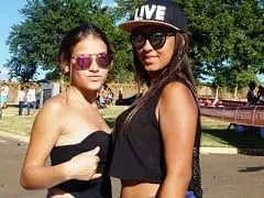 Ninfas calientes tienen sexo delante de otro amigo, con un montón de chupar el coño