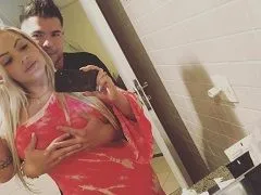 Chupada y follada a cuatro patas con un cliente VIP