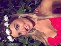 La rubia más sexy de la casa más vista de Brasil, tuvo un traspié y acabó enseñando de nuevo sus deliciosos pechos en directo
