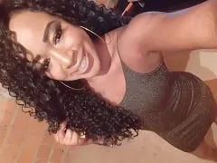 Bruna la perra baiana hizo una deliciosa mamada y luego se corrió en la polla del cliente en su espalda