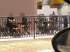 Mujer casada conoce a su amante en el chiringuito de la gasolinera y se va al motel a follárselo