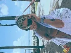 ¡Esta vez le ha tocado a Débora! Otra chica sexy muestra su hermoso cuerpo en Internet para ganar seguidores en las redes sociales y demostrar que está buena