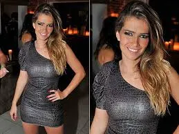 Flagra Amateur y Escandalosa de Fani la Ex BBB Desnudandose en un Puteiro en Curitiba – PR