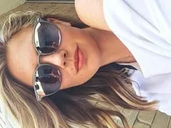 La escultural modelo Kate Upton cae al mar y muestra su cuerpo desnudo durante una sexy sesión de fotos para Sports Illustrated Swimsuit en la isla de Aruba