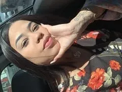 La caliente morena Alicya Ribeiro chupando y follando a cuatro patas antes de follar en el porno brasileño