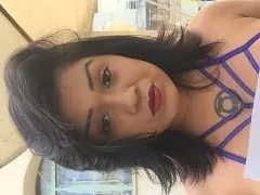 Caliente de que le encanta grabar videos de ella teniendo sexo con sus amigos ha golpeado la web chupando y follando a su vecino.