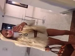 Una Modelo De 22 Años Que Trabaja Como Puta De Alto Nivel En Grababa Vídeos Caseros Mostrándose Desnuda Y Se Hacía Fotos Provocativas