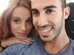 La sexy rubia colombiana Mara estaba viendo unos dibujos animados cuando decidió darle su culo a su novio