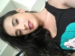 Fetichista que le encanta follar graba un vídeo amateur chupando la polla de su amigo