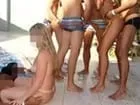 Varias parejas swingers en una fiesta de pura sensualidad