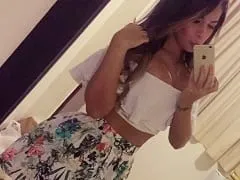 La maravillosa rubia GP Yasmim Soares chupa la polla del cliente y graba porno amateur
