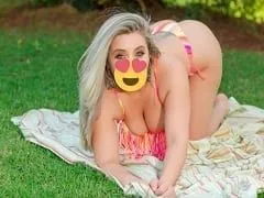 Hermosa rubia de Foz do Iguaçu – PR utilizó sus redes sociales para publicar un video íntimo teniendo relaciones sexuales con su cliente