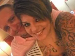 Hanna Delicious Esposa Con Pelo Corto Le Hizo Una Mamada Espectacular A Su Marido Y Le Dejó Filmar El Primer Sexo Oral En Casa