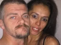 Hanna morena tatuada muy traviesa le pagó una mamada a su compañero sexual y luego se puso de espaldas mientras filmaba