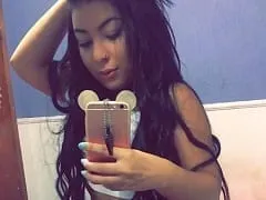 Una espectacular morena de hizo un delicioso 69, botó duro sobre la polla de su novio y lo grabó en casa