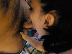 Su Garganta Profunda Masculina Antes De Bajar A La Bola En Este Sexo Casero
