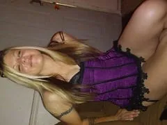 Espectacular rubia Thamires de Brasilia – DF chupó la polla de su novio en ese talento y luego la apretó mientras el tipo filmaba