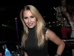 Carla Díaz, actriz ninfómana, paga pechos en la telenovela de Globo “Força do Querer” y demuestra que se está convirtiendo en una mujer muy sexy