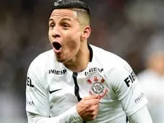 El jugador del Corinthians Guilherme Arana recibe una mamada de su pareja, graba un vídeo y acaba colgándolo sin querer en las redes sociales