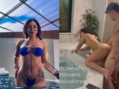 Influencer de Tik Tok follando al borde del jacuzzi con un amigo rico