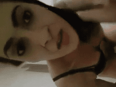 Luna Carmago Ninfeta muy caliente de Cariacica – ES grabó un vídeo íntimo desnudándose y masturbándose su coño más delicioso