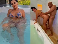 La musa del jacuzzi de Gugu y ex concursante de Fazenda practicando sexo con un negro en el jacuzzi
