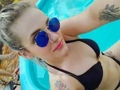 La rubia Paula chupa nerviosa la polla de su compañero y le deja grabar su insano oral – SP