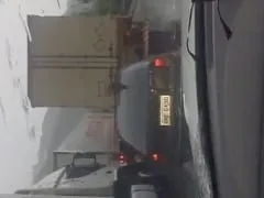 Atascado en un atasco en São Paulo, el chico encuentra la manera de no estresarse con un poco de ayuda de su rubia amiga del trabajo