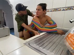 Mujer casada de Guadalajara no pudo resistir la tentación y tuvo sexo con el plomero