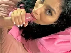 Amy la japa culona chupando y revolcándose en la polla de su amigo