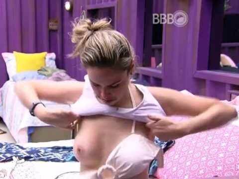 Teta que paga!!! Otra toma sensacional dentro de esta casa