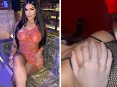 Siendo masturbada por su amiga y mostrándose desnuda
