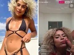 Mulata caliente chupando en Instagram en directo